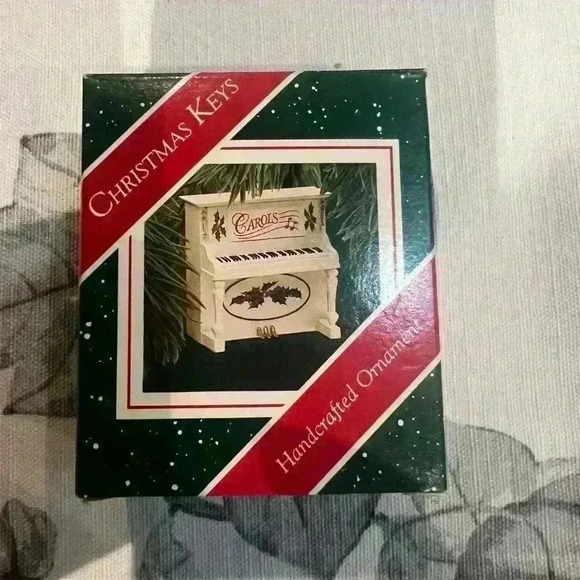 Hallmark 1987  Christmas Keys ornament - Picture 1 of 2